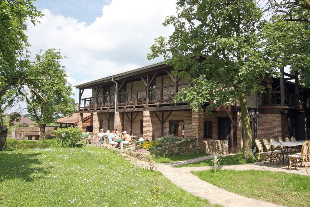 Hotel Areal Botanika Unhošť Zewnętrze zdjęcie